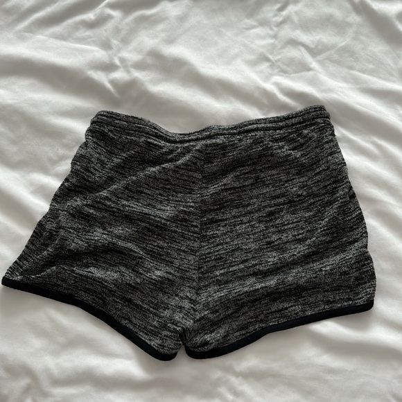 Aritzia Wilfred free shorts - Picture 2 of 2